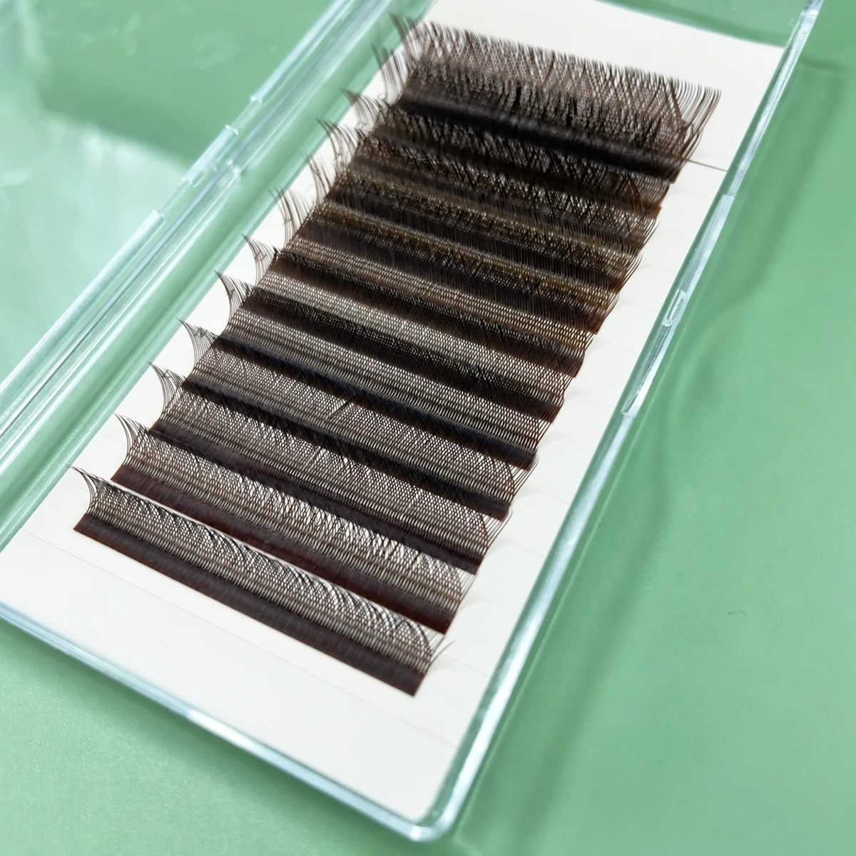 Natural YY Lash Extensions — product and packaging