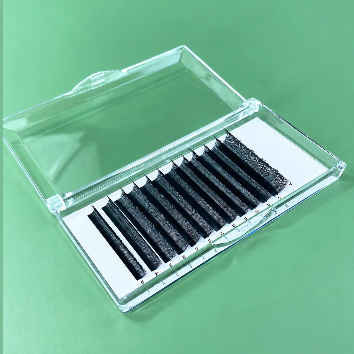 4D W Lash Extensions — product and packaging